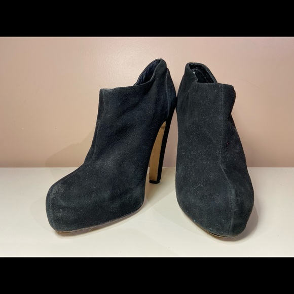 DOLCE VITA SIZE 9 BLACK SUEDE ANCLE BOOTY WITH HEEL - Picture 3 of 5